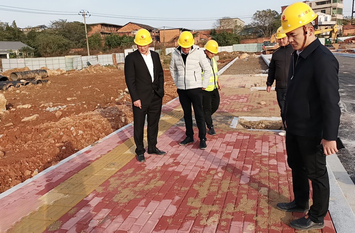 南昌市政建設集團領導深入一線督導檢查安全生產(chǎn)工作6911.jpg