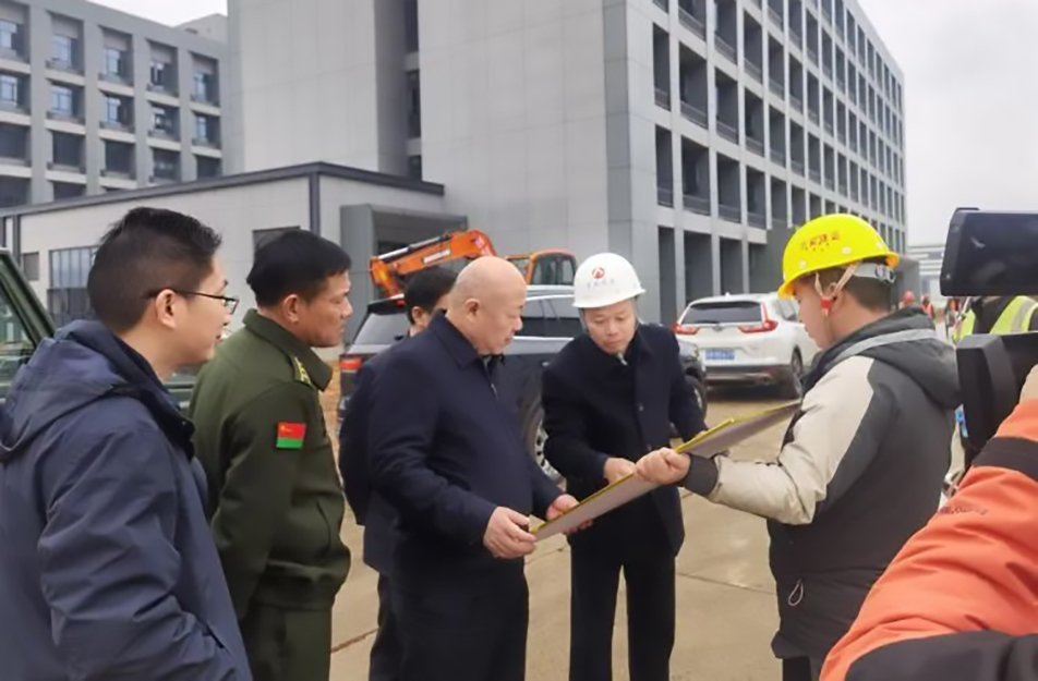 新建區(qū)人大常委會黨組書記、主任錢和平來到市政綠色建材科技產(chǎn)業(yè)園項目調(diào)研