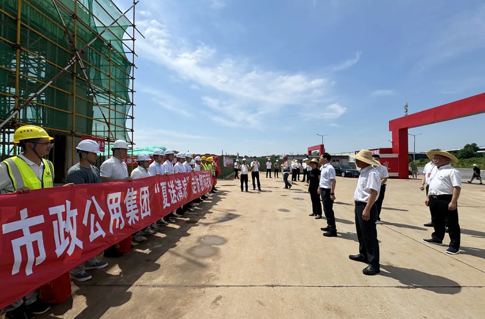 萬(wàn)義輝南昌西部物流產(chǎn)業(yè)園項(xiàng)目開展“夏送清涼”走訪慰問 萬(wàn)義輝南昌西部物流產(chǎn)業(yè)園項(xiàng)目開展“夏送清涼”走訪慰問